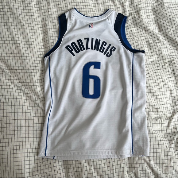 Kristaps Porzingis Dallas Mavericks Jersey Nike - Picture 3 of 4